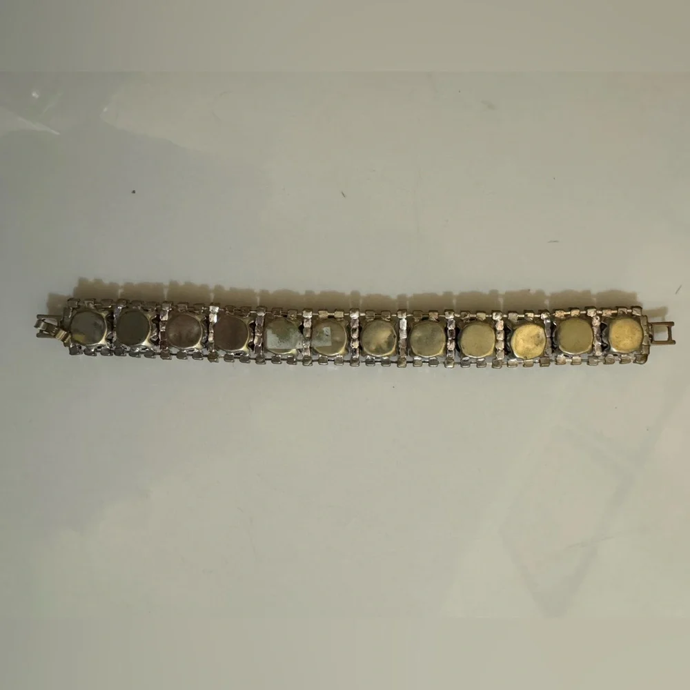 Vintage Costume Jewelry Bracelet with Green and Clear Rhinestones - Picture 2 of 5
